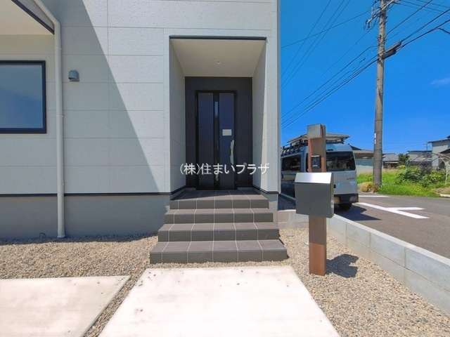 仲介手数料無料）江南市河野町第２・３号棟の玄関|収納もある玄関です