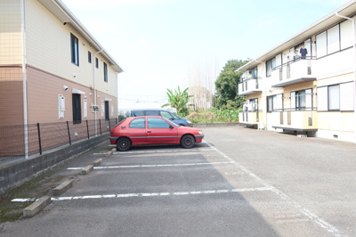 敷地内駐車場♪空き要確認