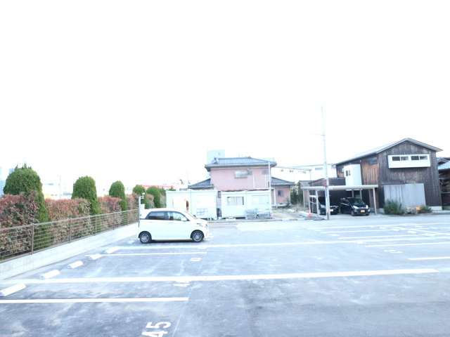 クレスト石上の駐車場