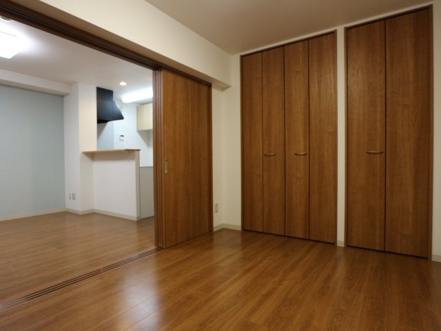 クレスト石上の洋室
