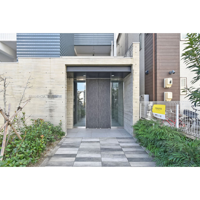 レジデンシア尾頭橋駅前のエントランス