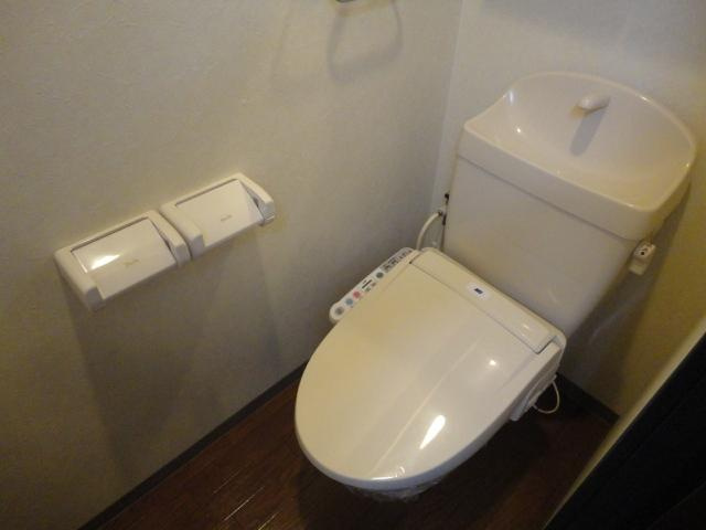 メゾンドガスパール名駅のトイレ|シャワー付トイレ