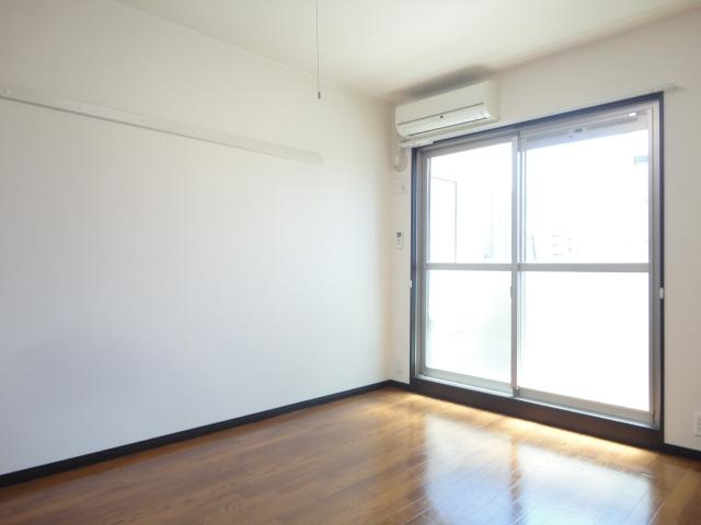 メゾンドガスパール名駅の内装|洋室