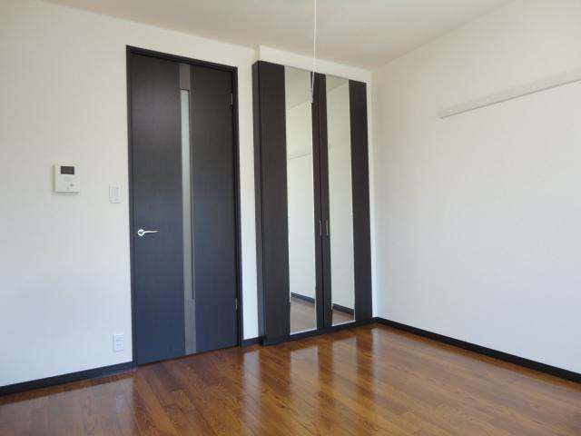 メゾンドガスパール名駅の内装|洋室