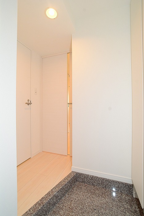 ステージファースト蔵前Ⅱアジールコートの玄関