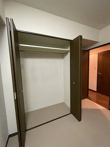 レクセルプラザ西川口の収納|洋室（１）クロゼット　※2023年3月撮影