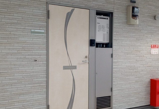 クレイノピノワール三津屋北の玄関