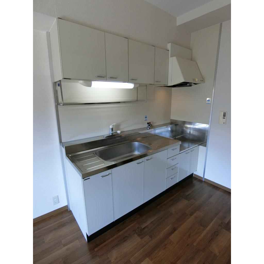 メゾンドーム三軒家のキッチン