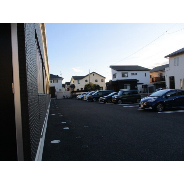 各務原市蘇原東島町３丁目のアパートの駐車場