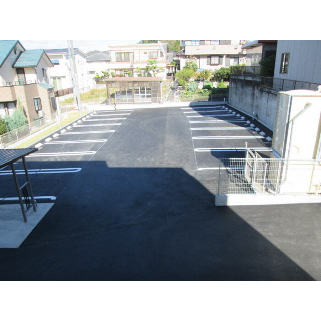 各務原市那加浜見町１丁目のアパートの駐車場