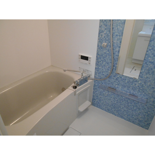 各務原市那加浜見町１丁目のアパートの浴室