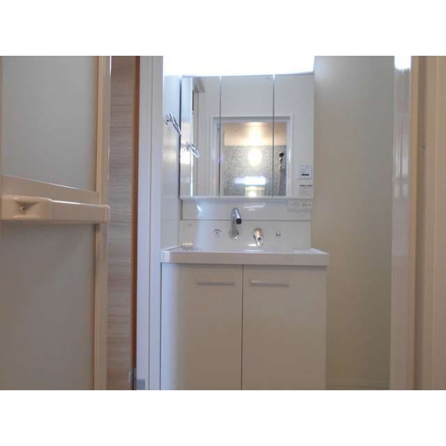 各務原市那加浜見町１丁目のアパートの洗面所