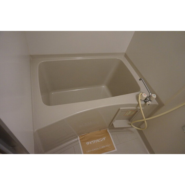 各務原市蘇原野口町２丁目のアパートの浴室