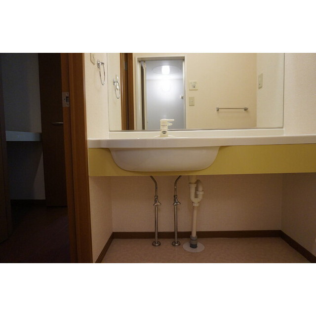 各務原市蘇原野口町２丁目のアパートの洗面所