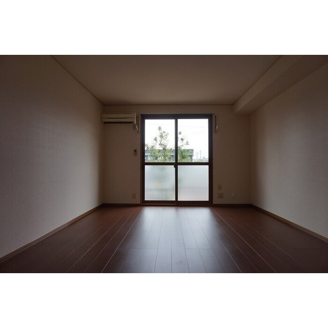 各務原市蘇原野口町２丁目のアパートの居間・リビング