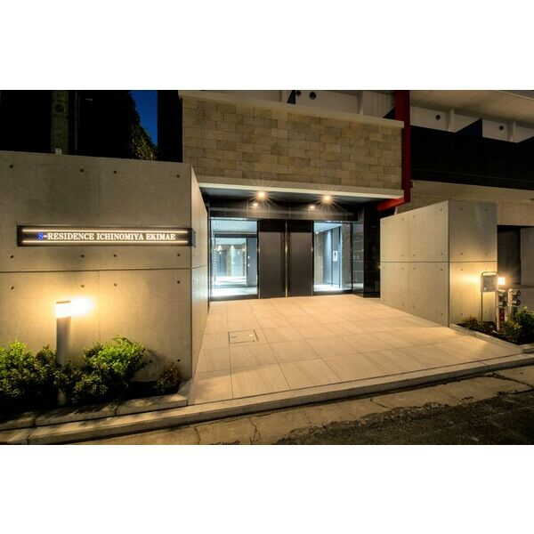 S-RESIDENCE一宮駅前のエントランス