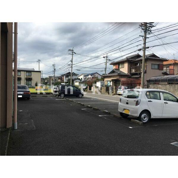 リンピア　里小牧の駐車場