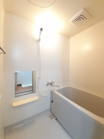 メゾン・アンソレイエⅢの浴室|きれいなお風呂です