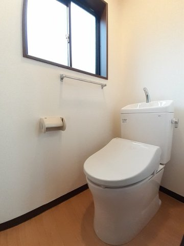 メゾン・アンソレイエⅢのトイレ|落ち着いた色調のトイレです