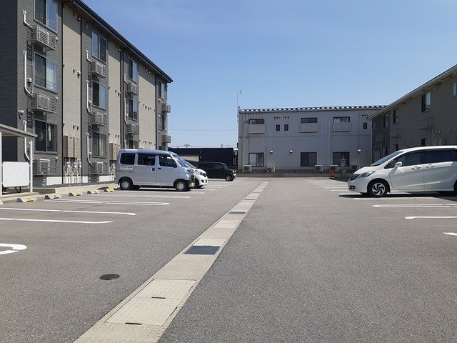 オリオン　リヴィエール　Ｌの駐車場|駐車場があるので、車を買う予定の方も安心です