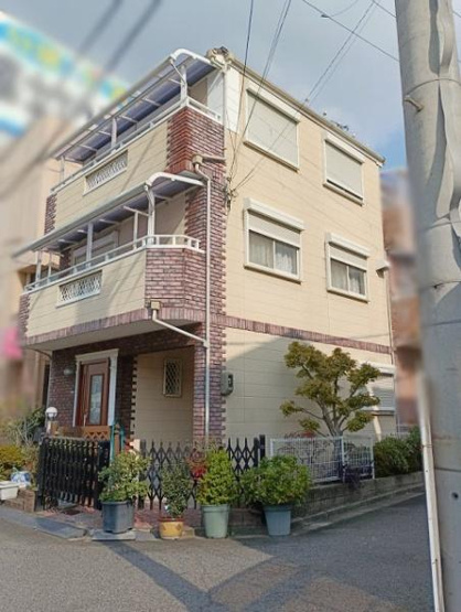 【外観】 | 近鉄南大阪線「河内松原」駅が徒歩8分。
通勤にも外出にもアクセス良好。家族でおでかけすることも増えそうですね♪