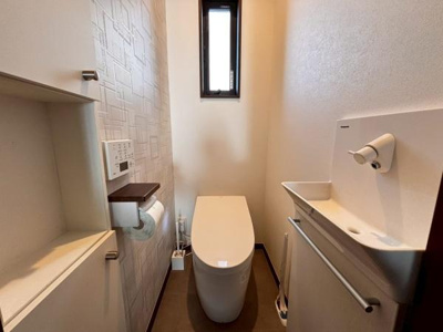 【トイレ】 | ●越谷市赤山町一丁目・戸建● | 【お掃除もラク♪すっきりとしたタンクレストイレ】