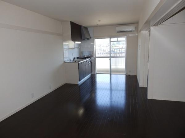 スカイハイツの居間・リビング