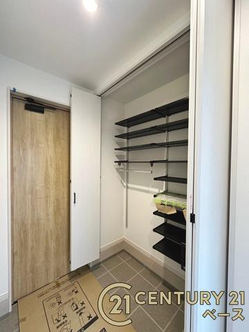 桜井市粟殿 ３号地 ／一戸建の玄関|■現地撮影写真■ＳＩＣ完備で玄関をスッキリ快適にお使いいただけます！