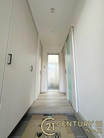 桜井市粟殿 ３号地 ／一戸建の内装|■現地撮影写真■玄関から見た廊下です！