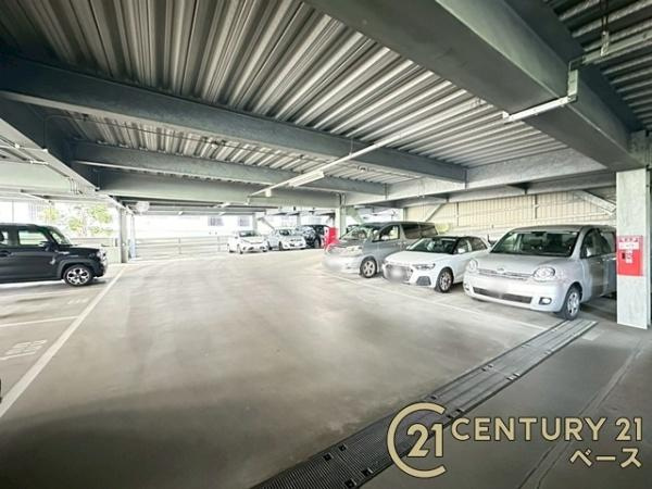 ライオンズ大和高田セントハウスの駐車場