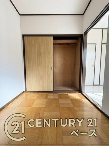 香芝市穴虫　一戸建の収納|■現地撮影写真■広々としたクローゼットを完備！大きな荷物も楽々収納！
