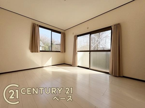 香芝市穴虫　一戸建の洋室|■現地撮影写真■使い勝手の良い広々とした洋室です！