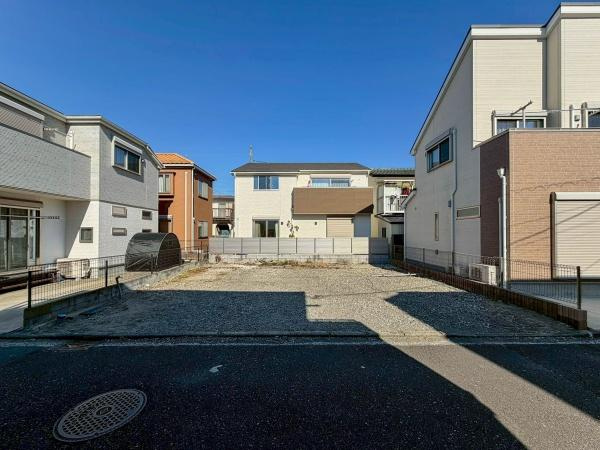 横浜市金沢区大道１丁目の新築一戸建の前面道路含む現地写真|この家からスタートする「新しいライフスタイル」はご家族にとって大切で貴重な時間。少しでも豊かに、そして快適に…そんな理想の暮らしを叶えてくれるお家になるはずです。