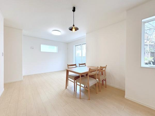 川崎市中原区井田２丁目の新築一戸建の居間・リビング