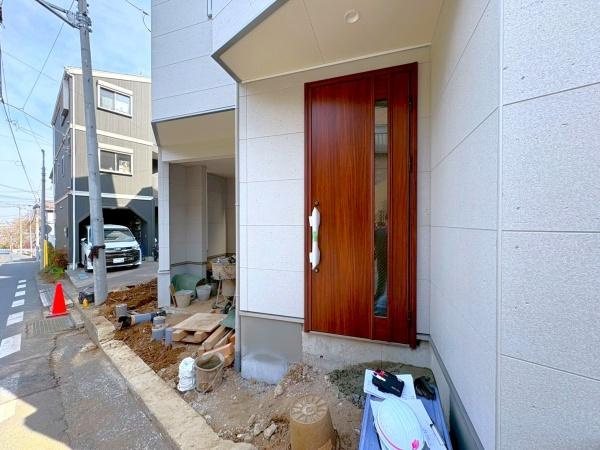 川崎市中原区井田２丁目の新築一戸建の玄関