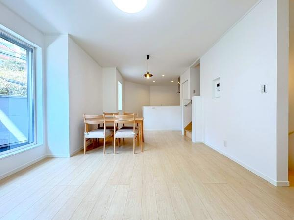 川崎市中原区井田２丁目の新築一戸建の居間・リビング