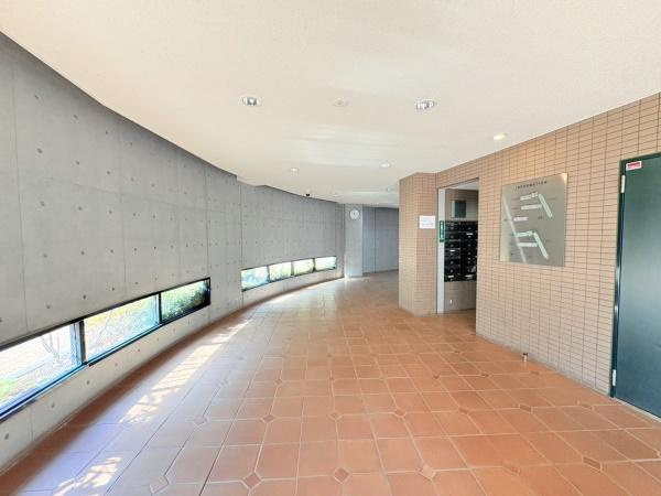 エステヴィラ横浜上永谷サウスコリーナのエントランス|内装リフォーム中です