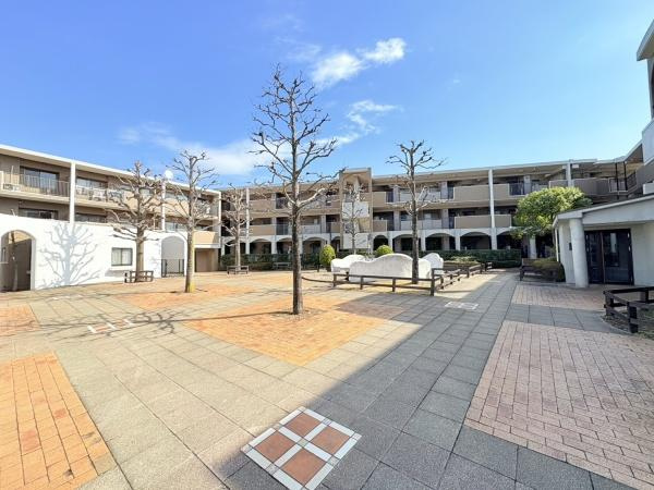 エステヴィラ横浜上永谷サウスコリーナのその他共用部分|カウンター付きキッチン／人造大理石・タッチレス水栓・システムキッチン※内装リフォーム中です