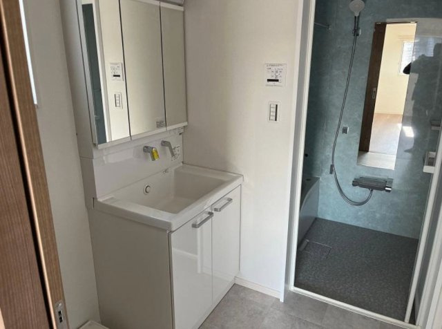 草津市川原２丁目の店舗一部の独立洗面台