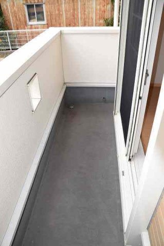 ファミール江明のバルコニー