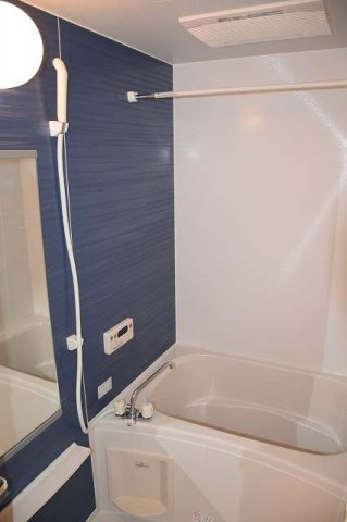 ファミール江明の浴室