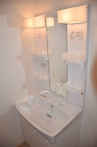 ファミール江明の洗面所