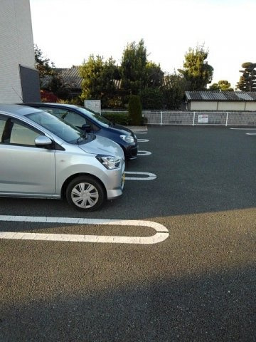 グランビュ－楠の駐車場