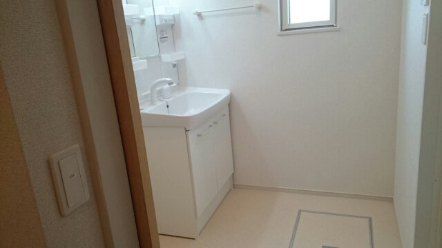 穴師台ハイツの洗面所