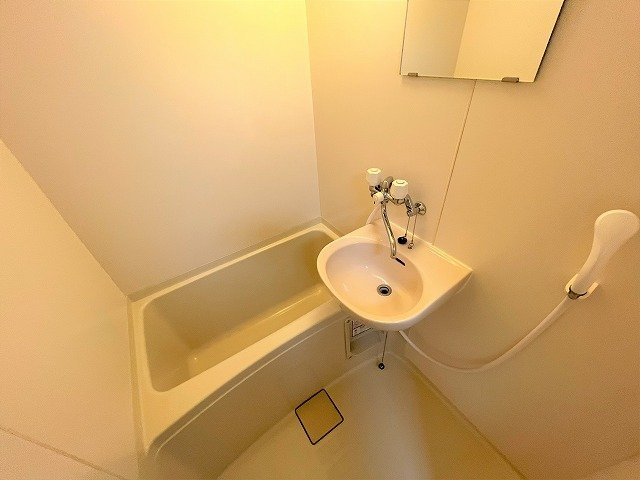 レオパレスＪＥＵＮＥＳＳＥの浴室