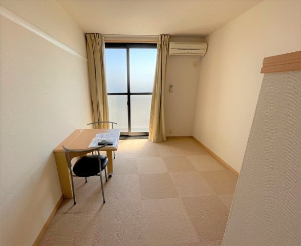 レオパレスエスト逆井の居間・リビング