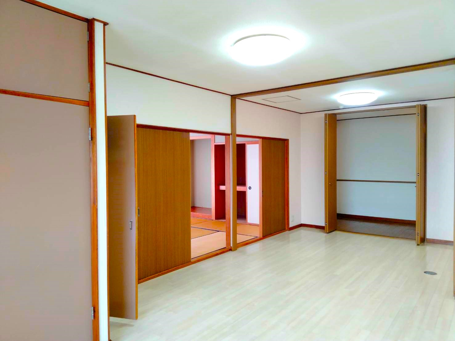 プレジール大宮の居間・リビング|開放的なリビングです