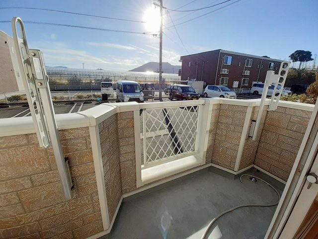 ポライトリーＮＯＺＯＭＩ　Ｂのバルコニー|外からの目が気にならないバルコニーで洗濯物が干せます