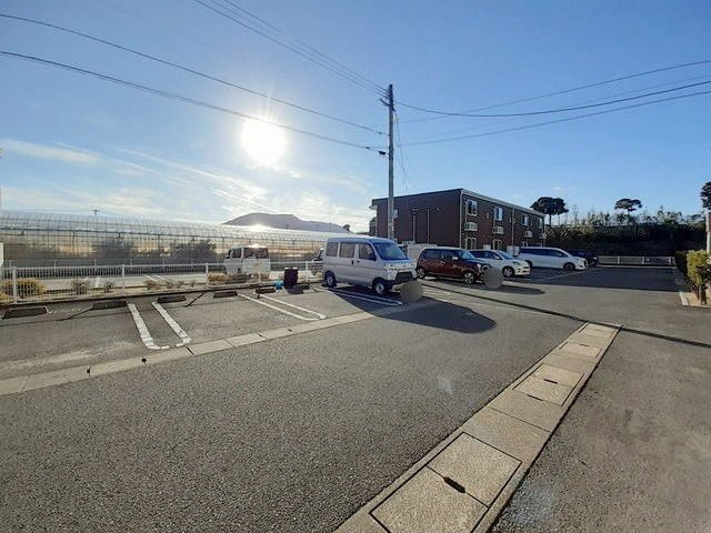 ポライトリーＮＯＺＯＭＩ　Ｂの駐車場|カースペースがあります