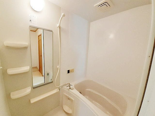 ポライトリーＮＯＺＯＭＩ　Ｂの浴室|落ち着いた空間のお風呂です